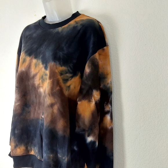 By DYLN Mercy Crewneck Tie Dye Sweatshirt - Picture 4 of 11